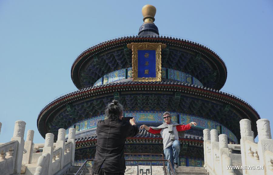 Jury of 5th Beijing Int'l Film Festival visit Temple of Heaven