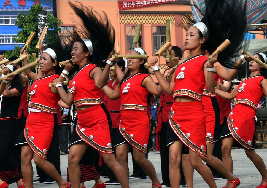 Cultural carnival parade held in China's Yunnan