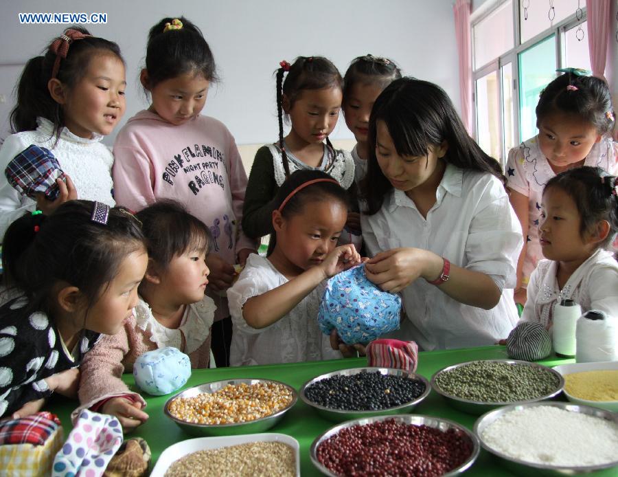 Children participate in activities marking day of Li Xia around China