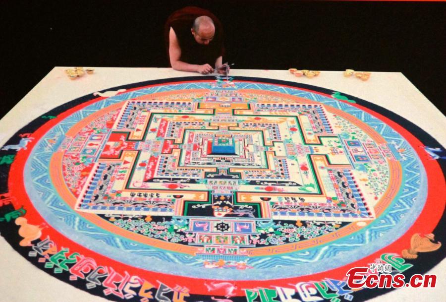 Sand mandala creation debuts in Tianjin