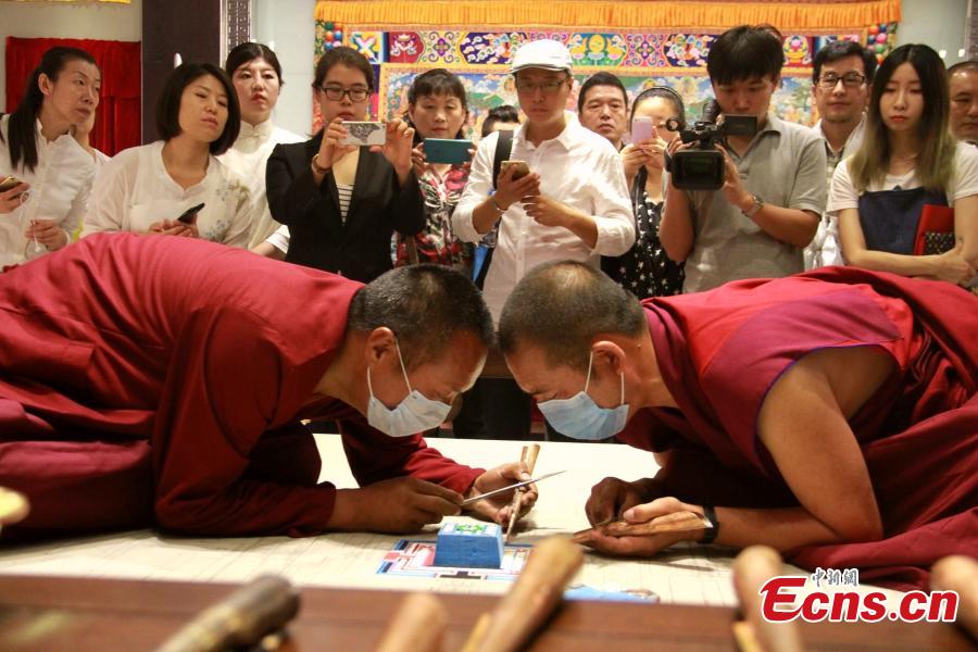 Sand mandala creation debuts in Tianjin