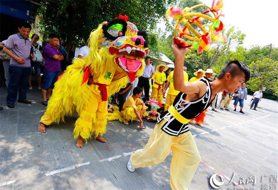 Lion dance on knifepoint in Guangxi