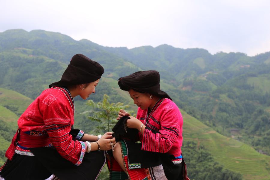 Hong Yao people mark red clothes fair in Guangxi province