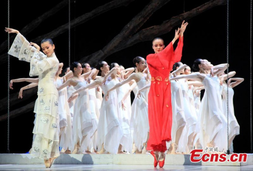 Chinese dancers stage 'Peony Pavilion' ballet show in Virginia of US