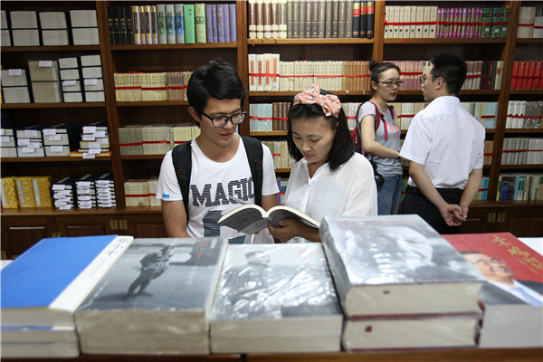 24-hr bookstore opens in historic building in Beijing
