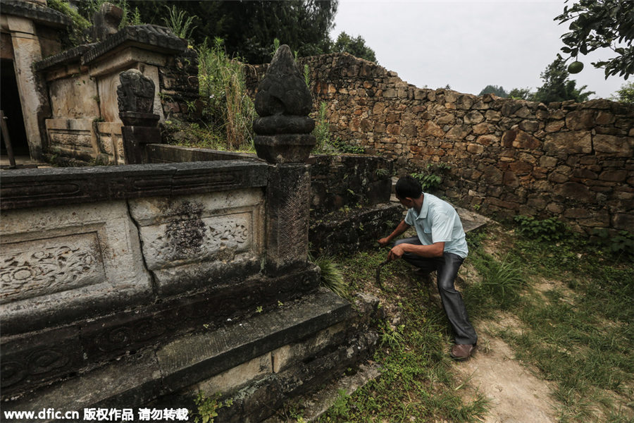 Last grave-keeper at Tangya Tusi site