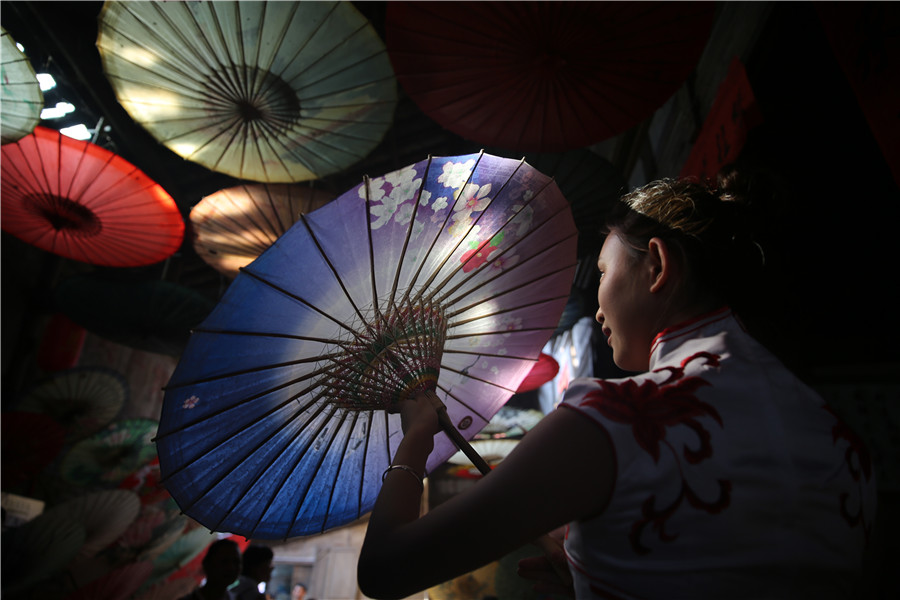 Traditional oil paper umbrellas shine in modern age