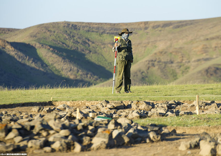 2000-year-old tomb complex being excavated in Xinjiang