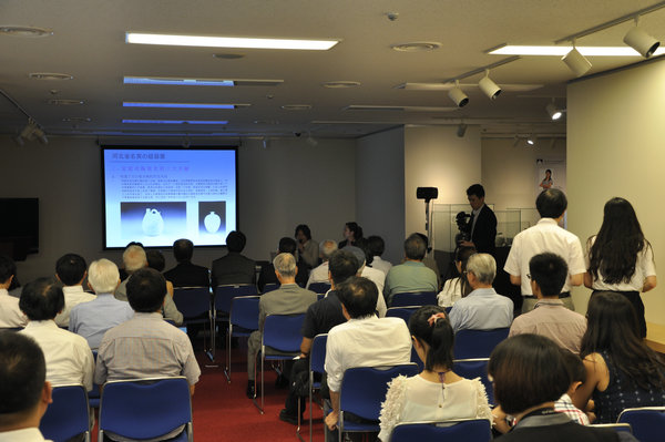 Hebei modern porcelain exhibit staged in Tokyo