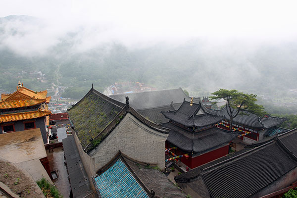 Peaceful prayers at Wutai’s temples