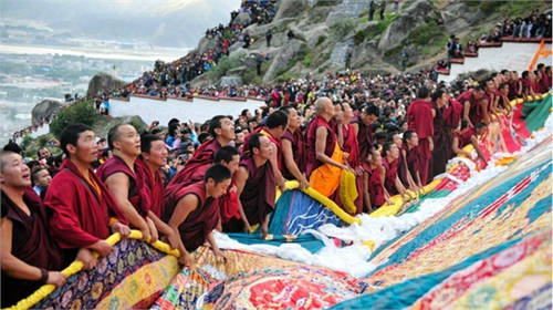 Annual cultural gathering and carnival for Tibetans