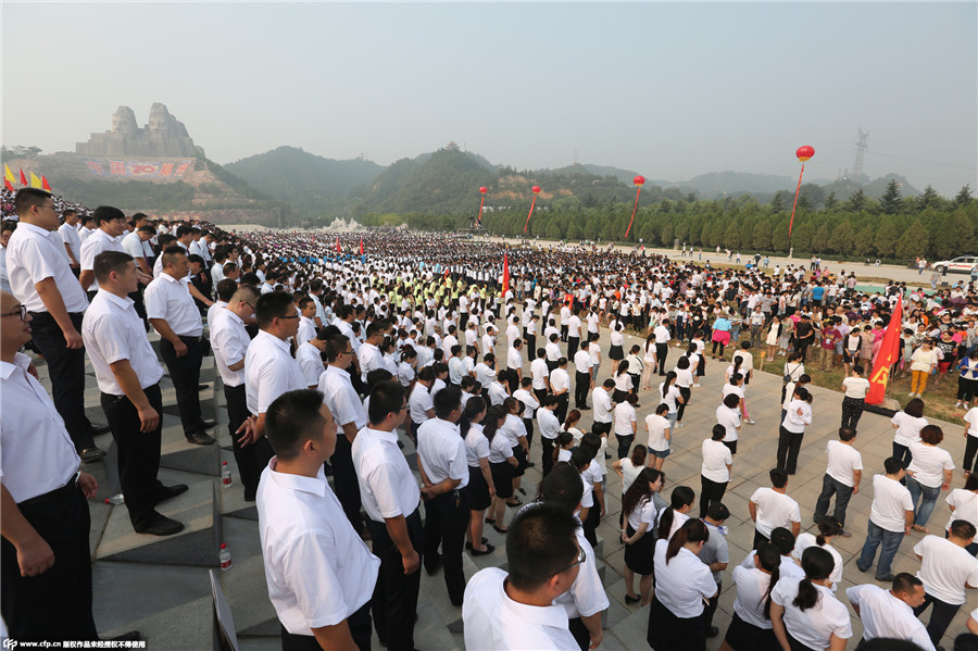 40,000 sing revolutionary songs to mark V-Day in Henan