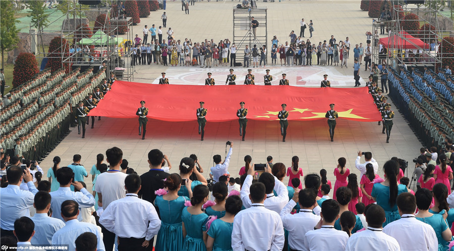 40,000 sing revolutionary songs to mark V-Day in Henan