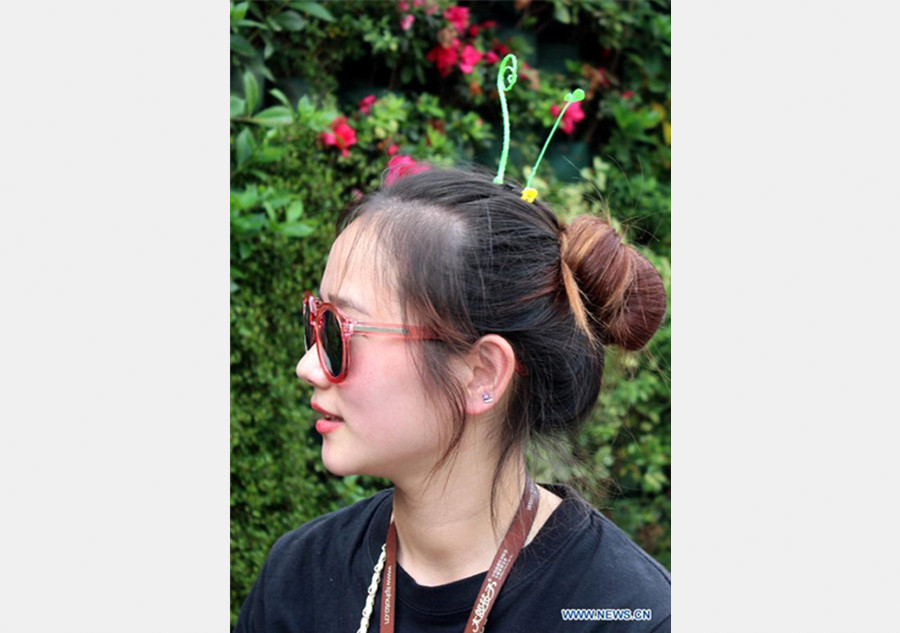 Floral hair decoration hits Suzhou street