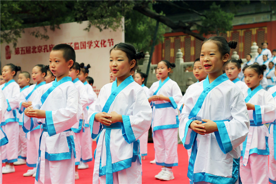 Beijing's Confucian Temple holds ceremony for accepting students