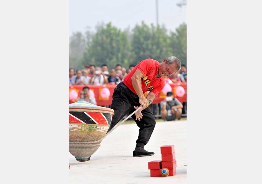 2,000 contestants attend top spining contest in C China