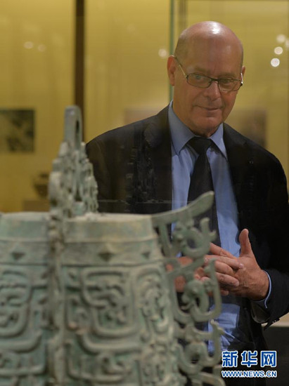 French collector hands over another 24 gold relics to China