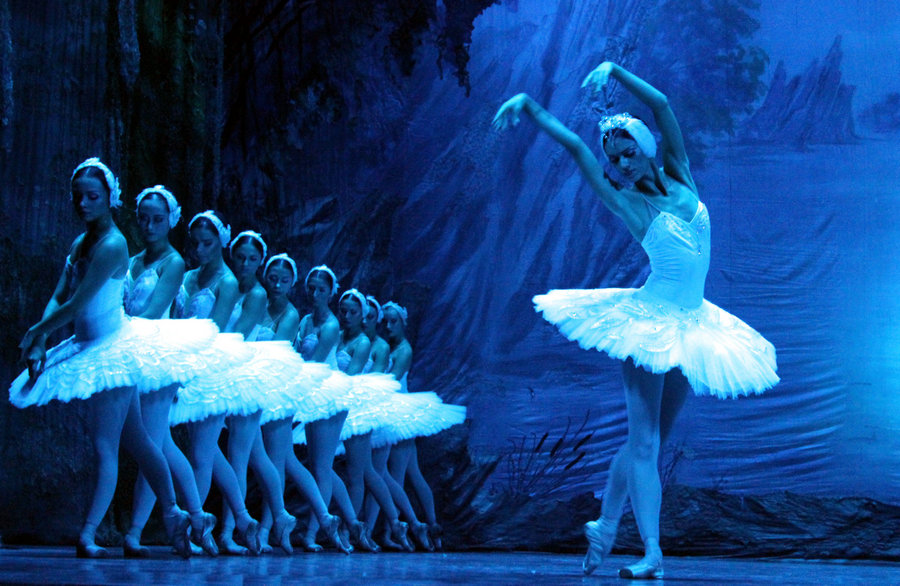 <EM>Swan Lake</EM> hits the stage in Suzhou