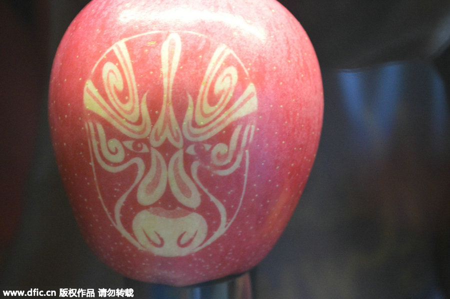 French 'apple art' wows Shanghai