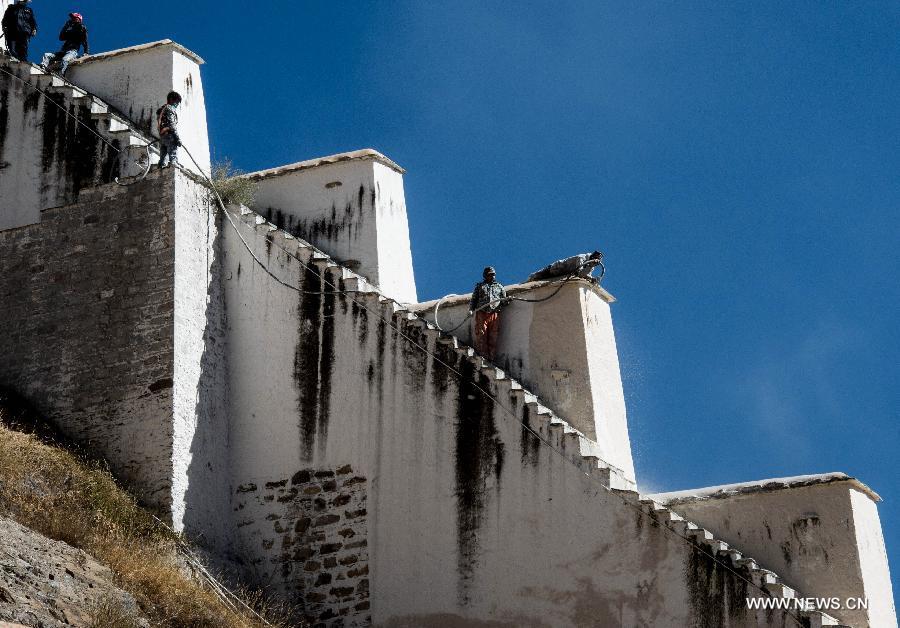 Potala Palace repainted in renovation