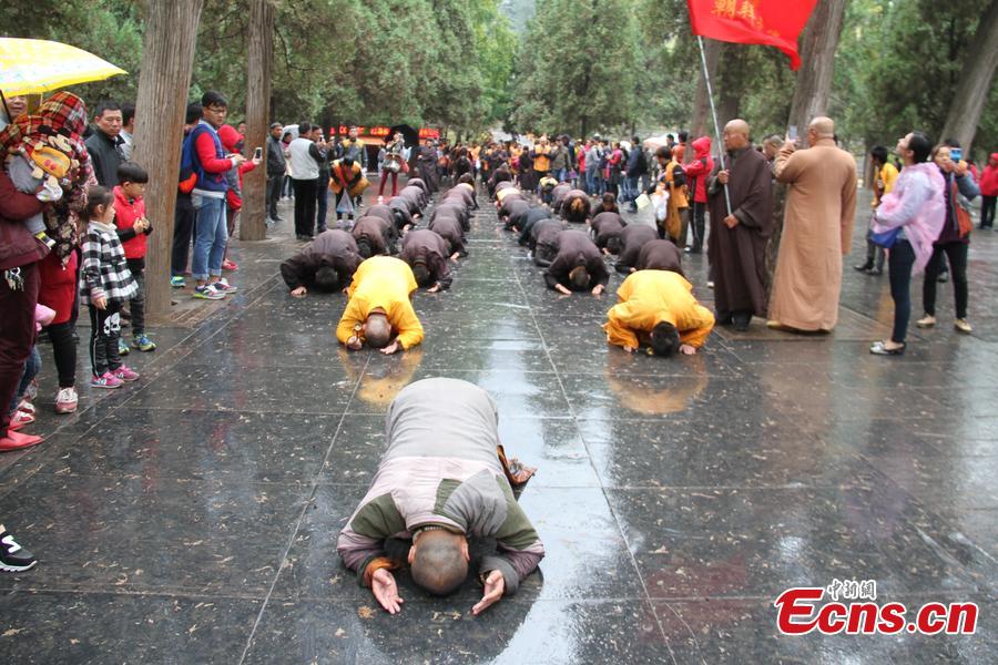The worship journey to Shaolin Temple