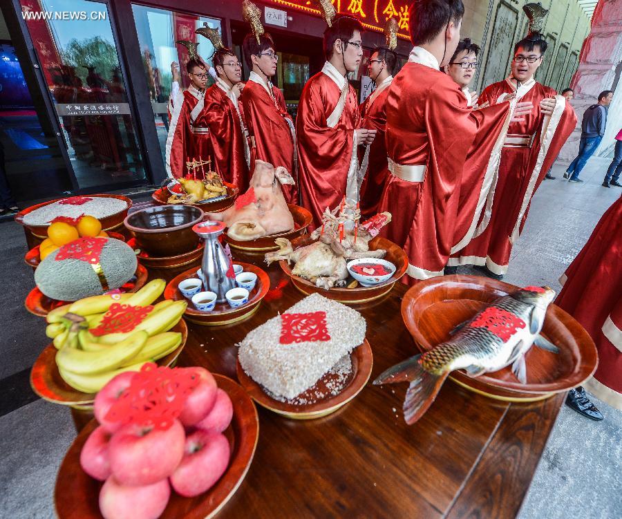 Ceremony for yellow rice wine winter brewing season held in E China's Shaoxing