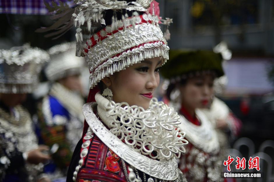 Splendid Miao clothes and jewelry star in Hunan festival