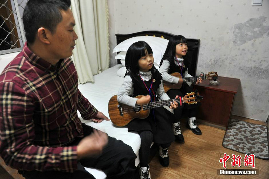 Six-year-old twin street musicians tour with their father