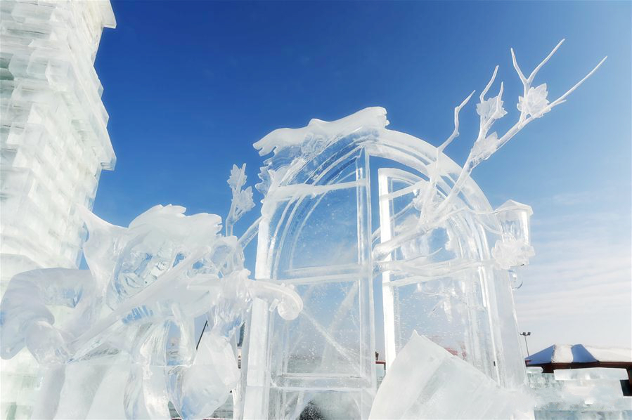 Mongolian <EM>Mother</EM> scoops ice sculpture award in Harbin