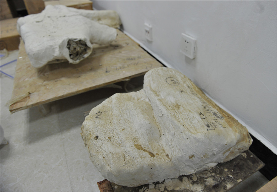 Haihunhou cemetery artifacts preserved in laboratory