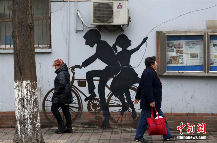 Graffiti appears in the 'love road' in Shanghai