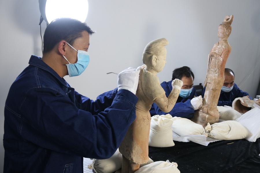Restoration of painted ceramic historical objects starts in Dunhuang