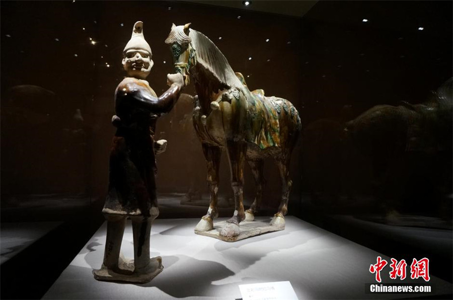 Tang Dynasty tri-colored glazed pottery exhibited in Henan