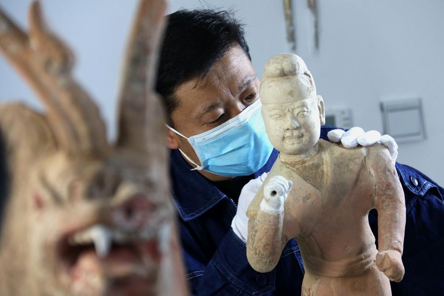 Restoration of painted ceramic historical objects starts in Dunhuang