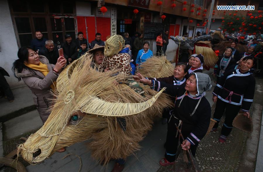 People take part in 'spring cattle' dance in S China