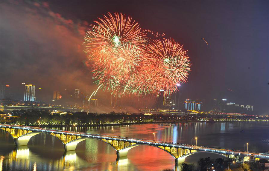 Musical firework show paints sky in Changsha