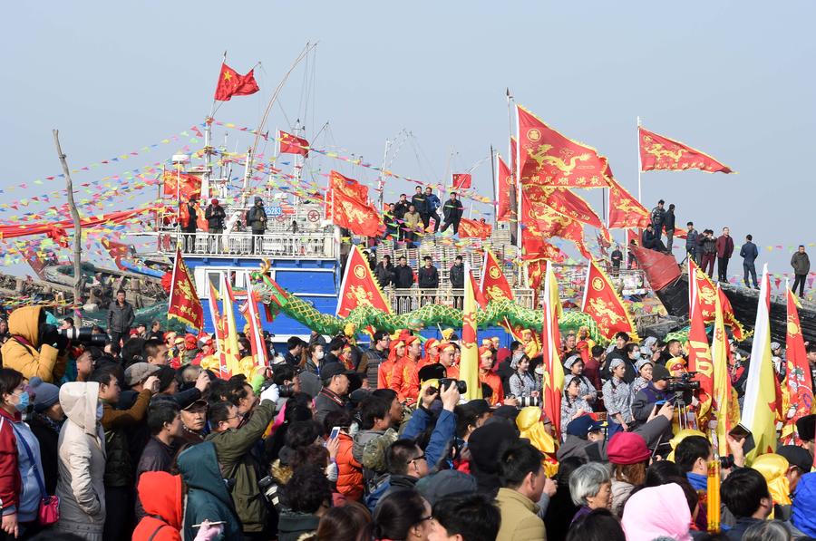 Fishermen hold ritual to pray for safety and harvest in Liaoning