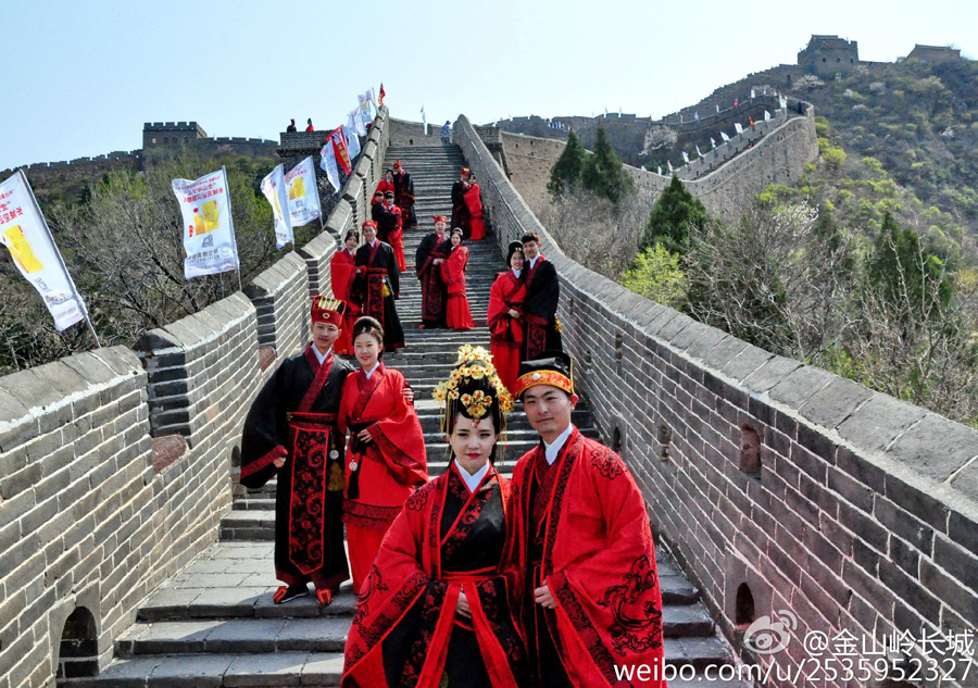Traditional Chinese wedding at Jinshanling Great Wall