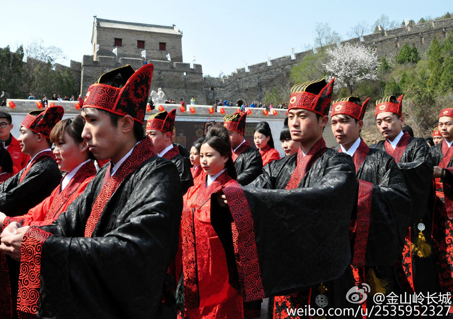 Traditional Chinese wedding at Jinshanling Great Wall