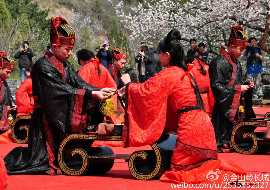 Traditional Chinese wedding at Jinshanling Great Wall
