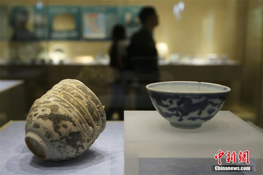 Cultural relics from 800-year-old ship on display in E China