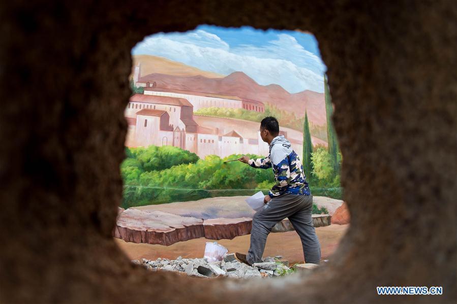 Houses decorated with 3D paintings in Yunnan