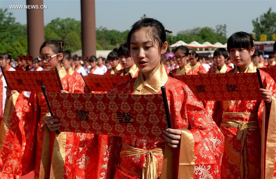 Students declare being grown-ups at adult ceremony in China's Xi'an