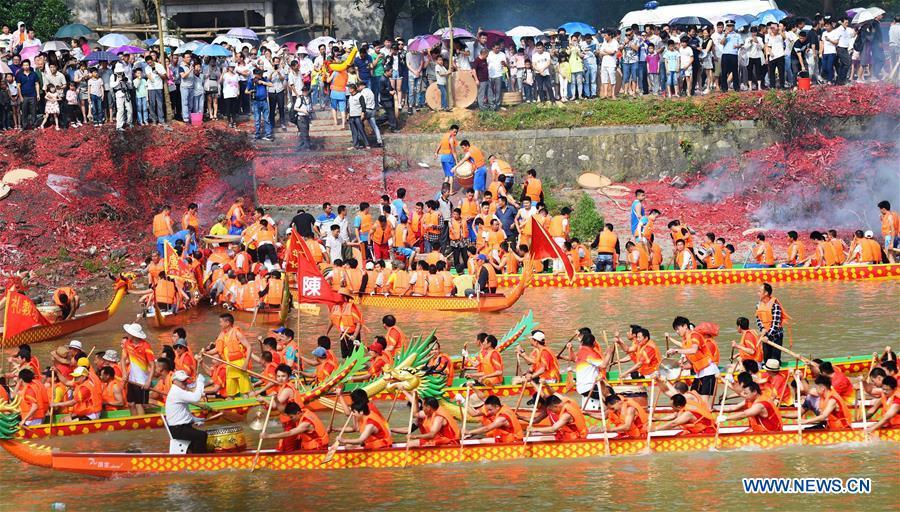 Dragon boat competition held in Jiangxi