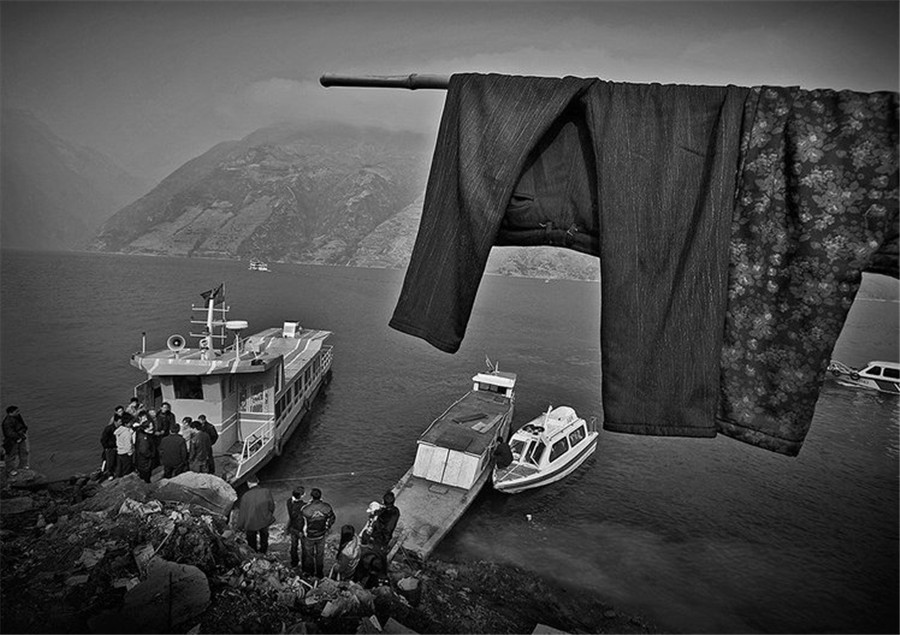 Photographer captures life along the Yangtze River in post-Three Gorges era