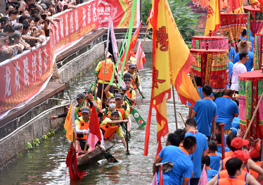 China celebrates Duanwu Festival with dragon boat parade