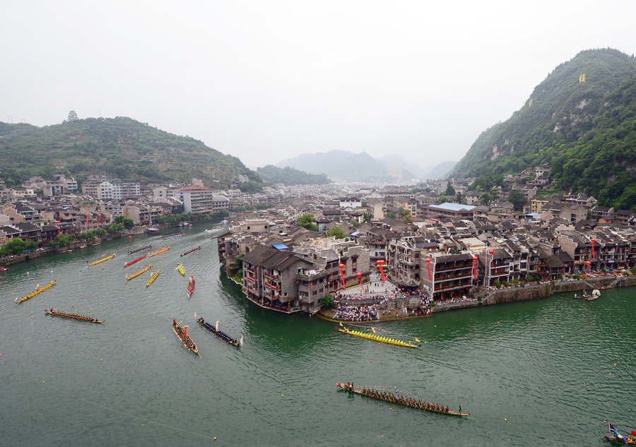 China celebrates Duanwu Festival with dragon boat parade