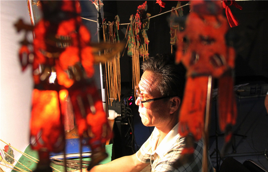 Nine-day shadow puppetry feast in Gansu