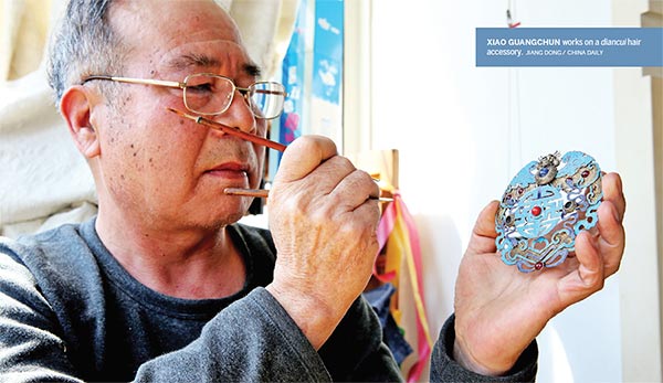Making kingfisher feathers soar 1 Chinadaily .cn