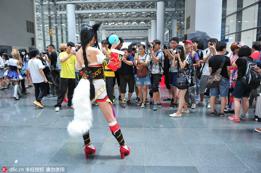 Annual comic carnival hots up in Nanning
